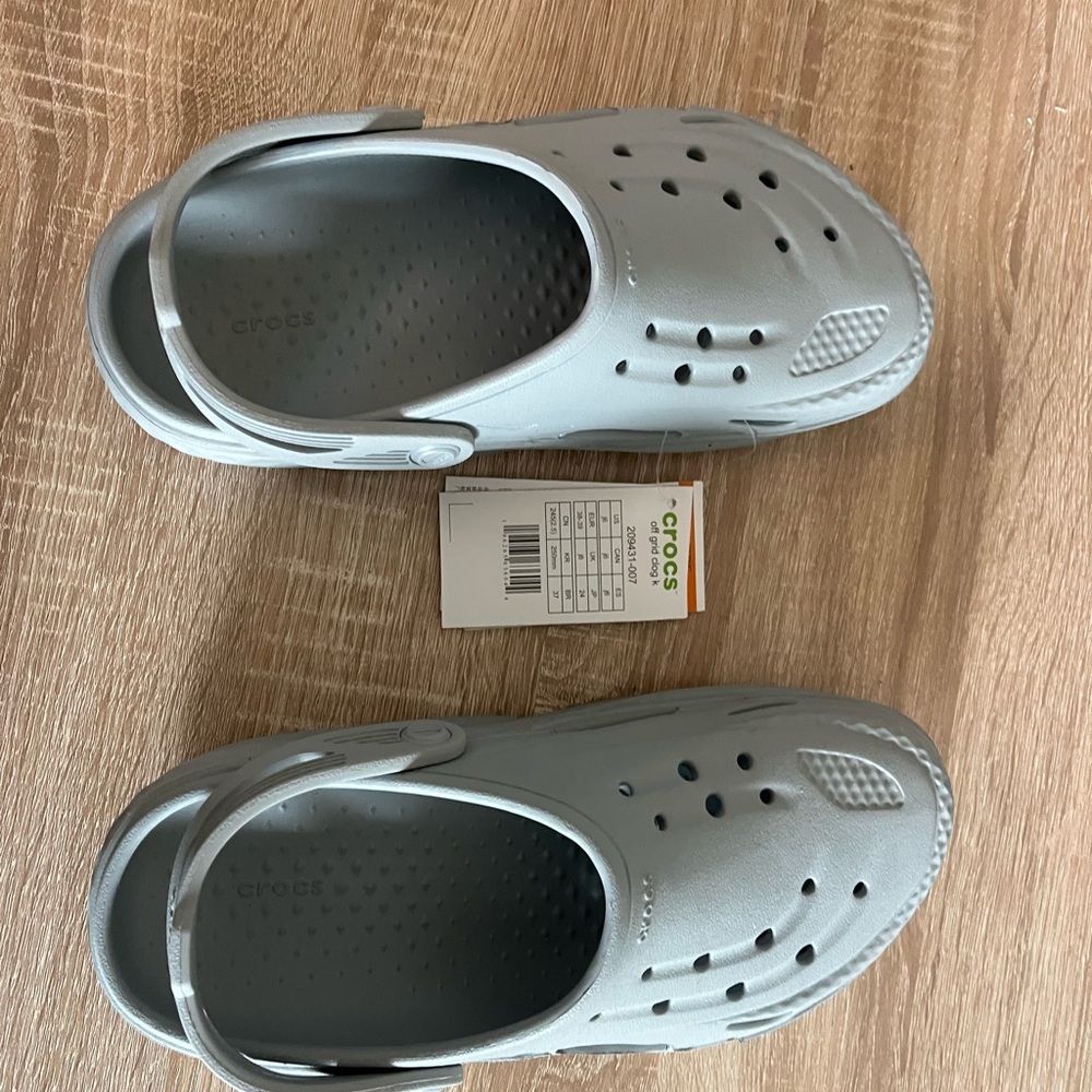 Crocs Off Grid Clog - Size J6 Light Gray